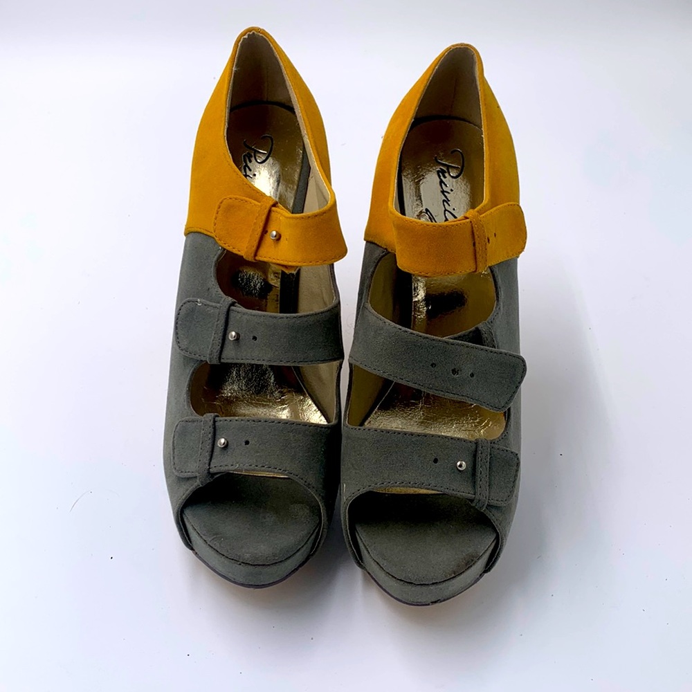 Beautiful  preowned women’s heel size 11
